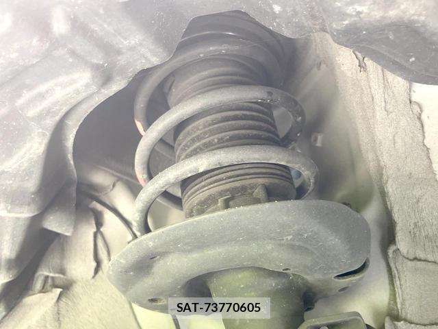 Toyota YARIS 2023-06 8282903-19