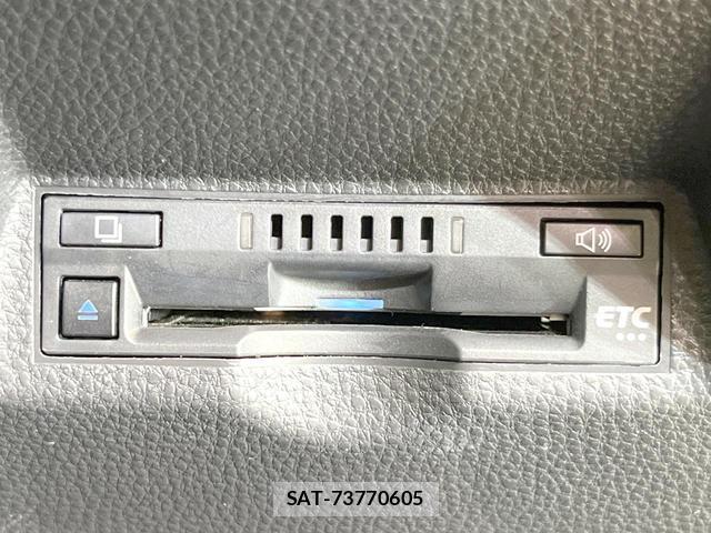 Toyota YARIS 2023-06 8282903-4