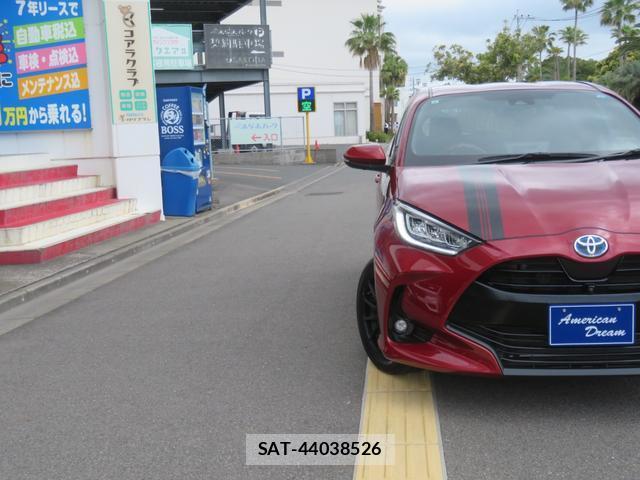 Toyota YARIS 2020-04 8283002-12