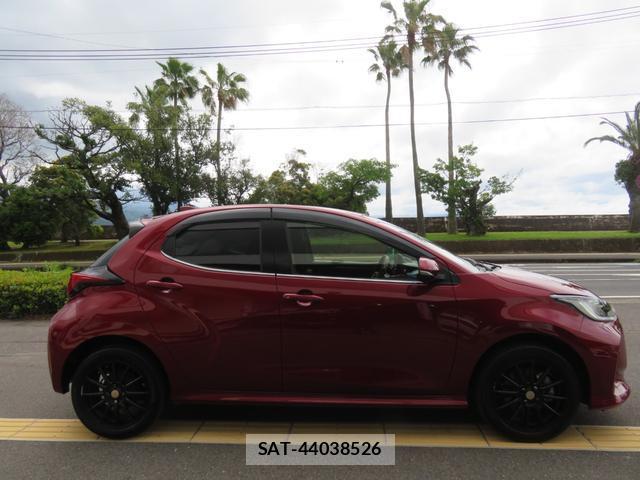 Toyota YARIS 2020-04 8283002-13