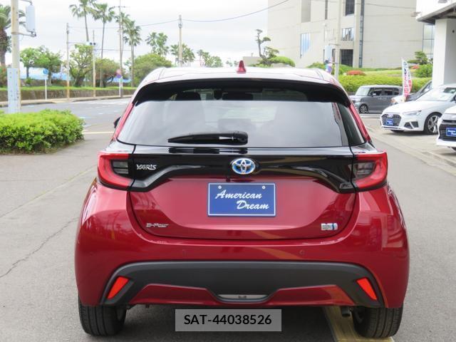 Toyota YARIS 2020-04 8283002-16