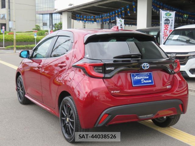 Toyota YARIS 2020-04 8283002-17