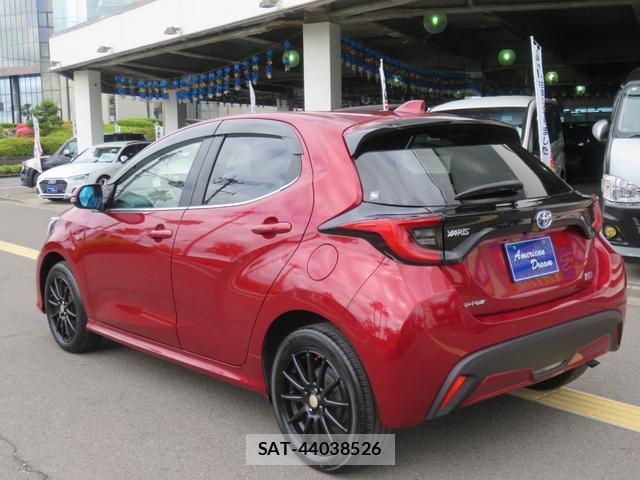 Toyota YARIS 2020-04 8283002-18