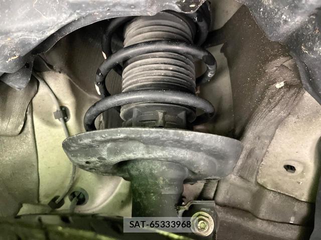 Toyota YARIS 2020-06 8283588-19