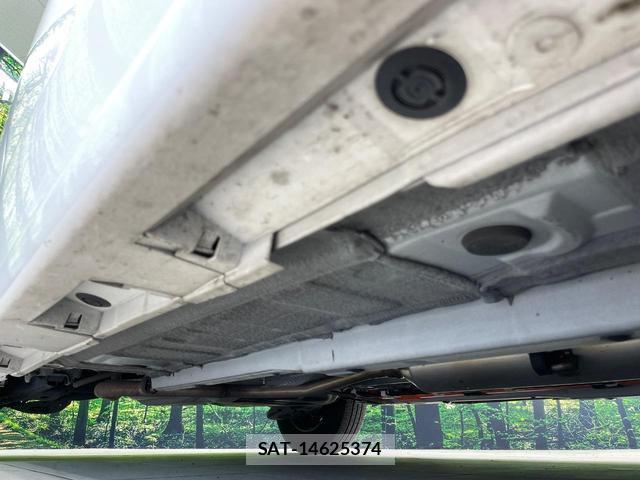Toyota YARIS 2023-07 8283788-18