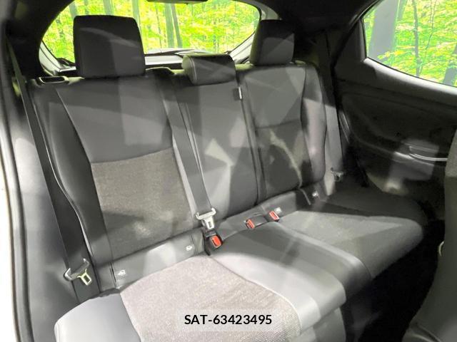 Toyota YARIS 2024-02 8283981-8