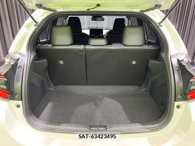 Toyota YARIS 2024-02 8283981-9