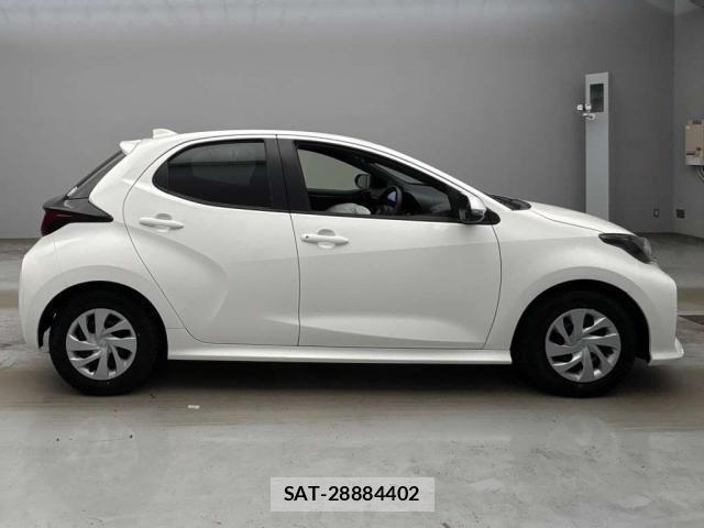 Toyota YARIS 2023-07 8284241-12