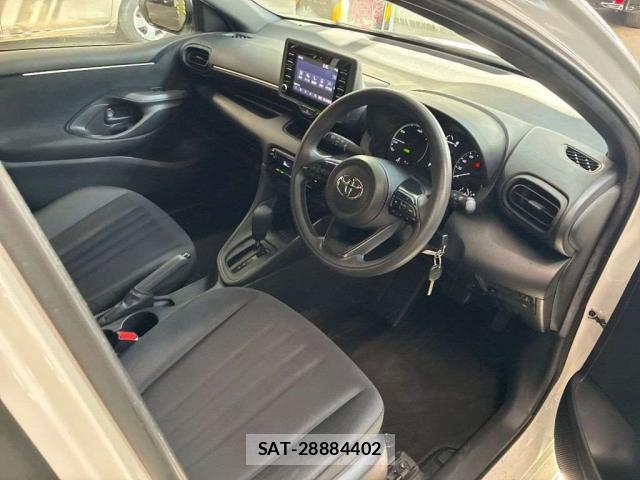 Toyota YARIS 2023-07 8284241-3