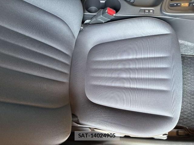 Toyota YARIS 2023-03 8284675-4