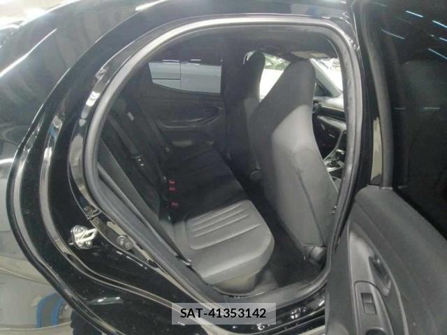 Toyota YARIS 2023-07 8284695-4