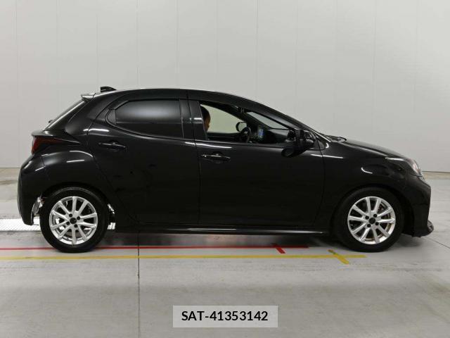 Toyota YARIS 2023-07 8284695-9