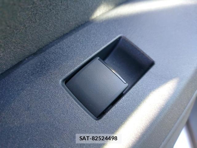 Toyota YARIS 2023-07 8285677-12