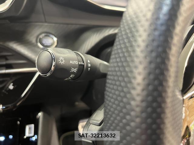 Peugeot 2008 2023-10 8330271-13