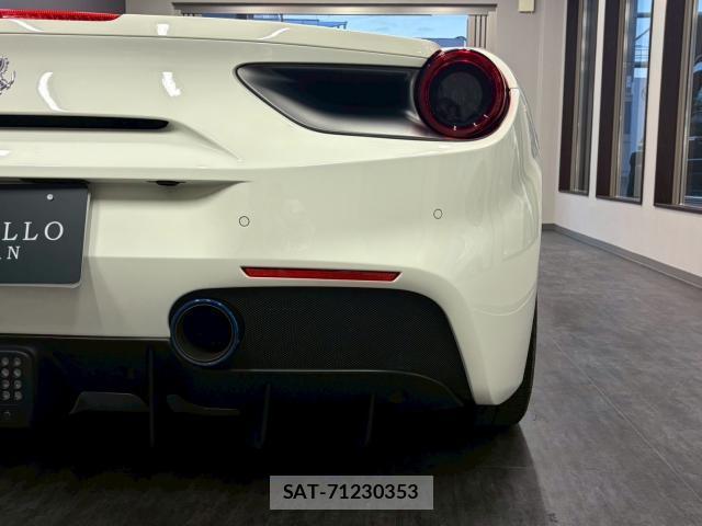 Ferrari 488 GTB 2018-07 8328158-16
