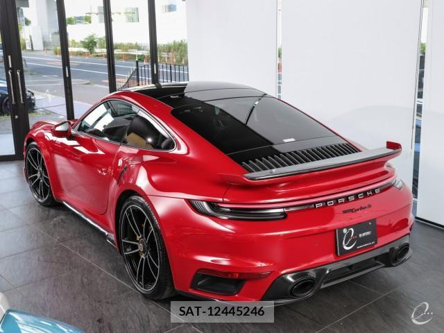Porsche 911 2021-04 8328121-1