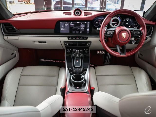 Porsche 911 2021-04 8328121-2