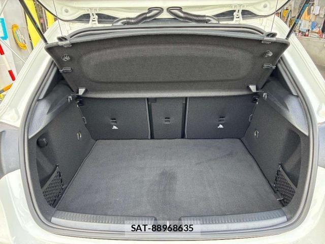 Mercedes Benz A-CLASS 2019-10 8330051-5