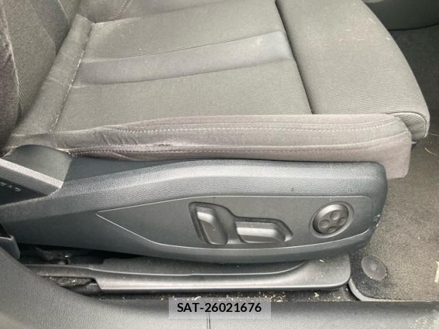 Audi A4 2017-02 8329448-10