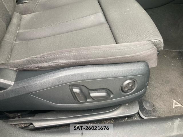 Audi A4 2017-02 8329448-9