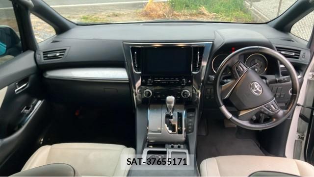 Toyota ALPHARD 2018-07 8280468-2