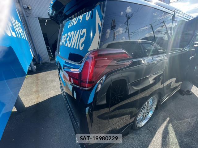 Toyota ALPHARD 2019-10 8329778-2
