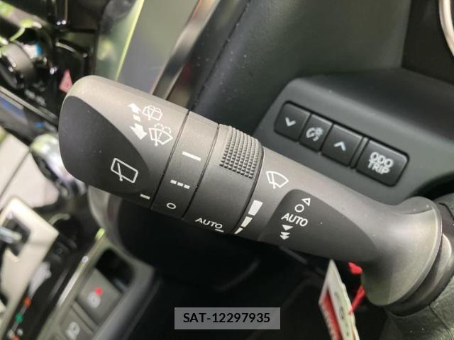 Toyota ALPHARD 2023-02 8330005-17