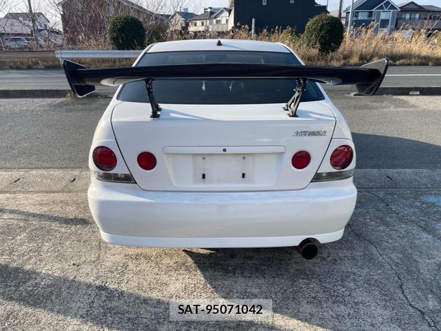 Toyota ALTEZZA 2000-09 8330662-2