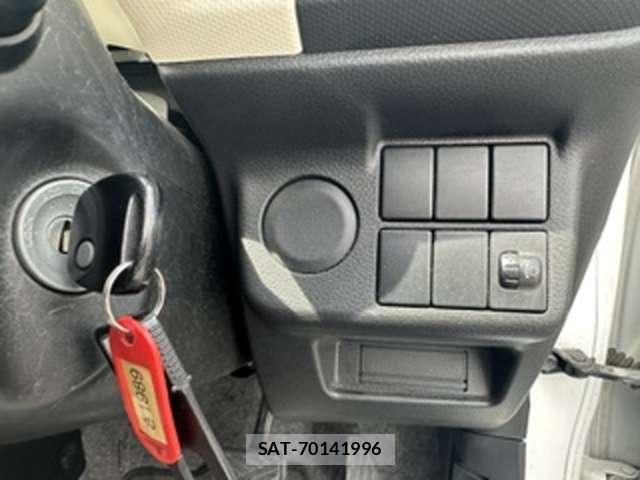 Suzuki ALTO 2017-04 8328002-17