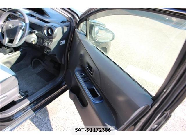 Toyota AQUA 2013-12 8327759-11
