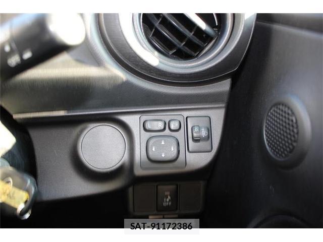Toyota AQUA 2013-12 8327759-14