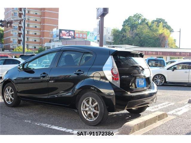 Toyota AQUA 2013-12 8327759-5