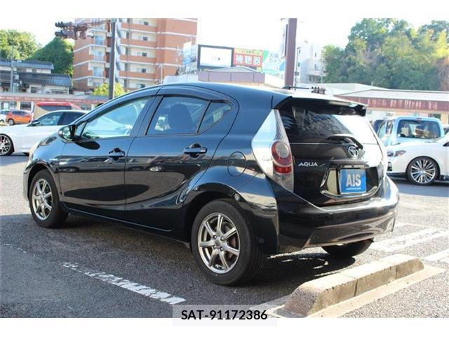 Toyota AQUA 2013-12 8327759-6