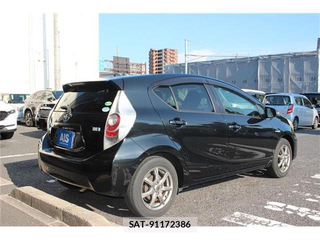 Toyota AQUA 2013-12 8327759-8