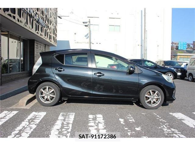 Toyota AQUA 2013-12 8327759-9