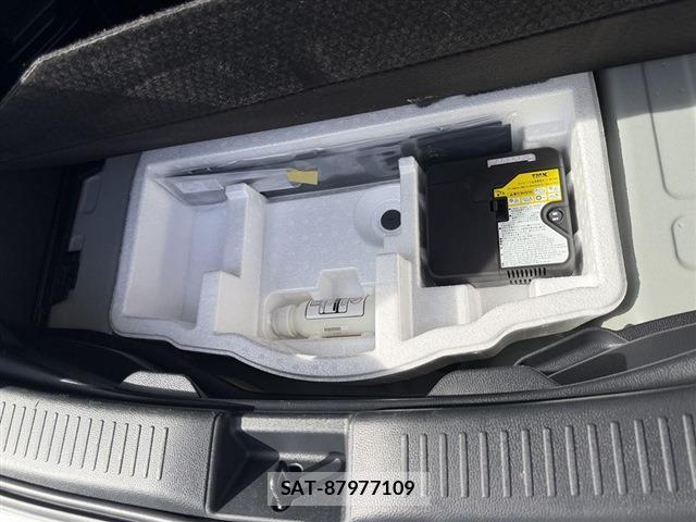 Toyota AQUA 2024-07 8327881-10