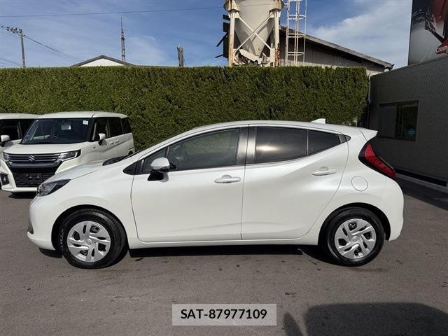 Toyota AQUA 2024-07 8327881-2