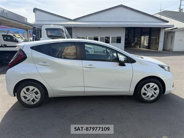 Toyota AQUA 2024-07 8327881-3