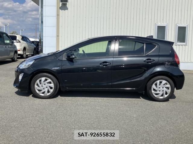 Toyota AQUA 2015-07 8327893-1