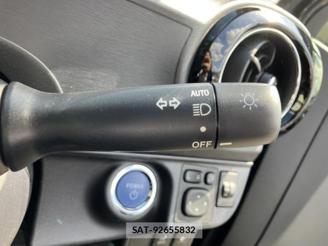 Toyota AQUA 2015-07 8327893-15