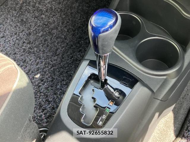 Toyota AQUA 2015-07 8327893-17