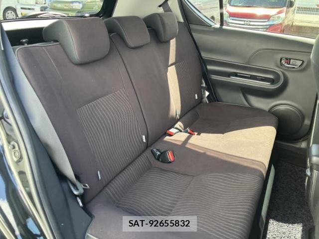 Toyota AQUA 2015-07 8327893-4