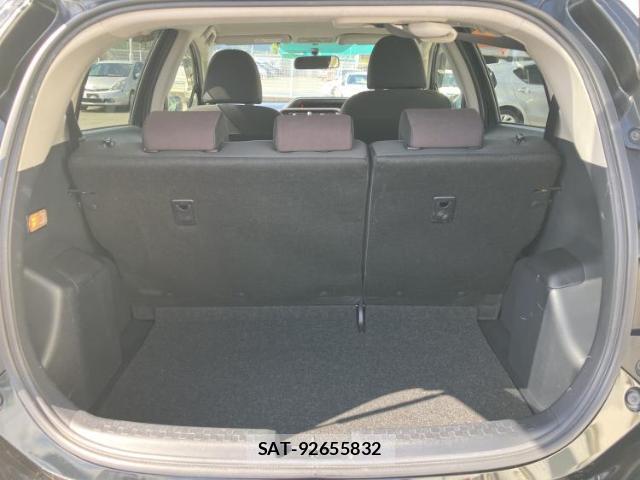 Toyota AQUA 2015-07 8327893-7