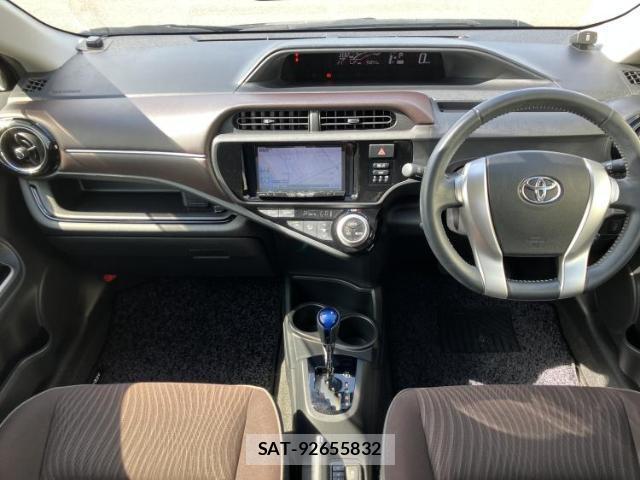 Toyota AQUA 2015-07 8327893-8