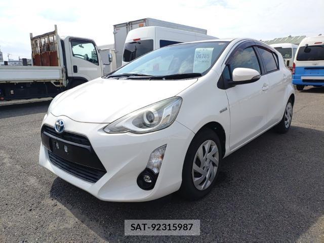 Toyota AQUA 2015-07 8328344-0