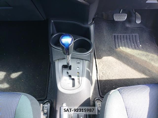 Toyota AQUA 2015-07 8328344-11