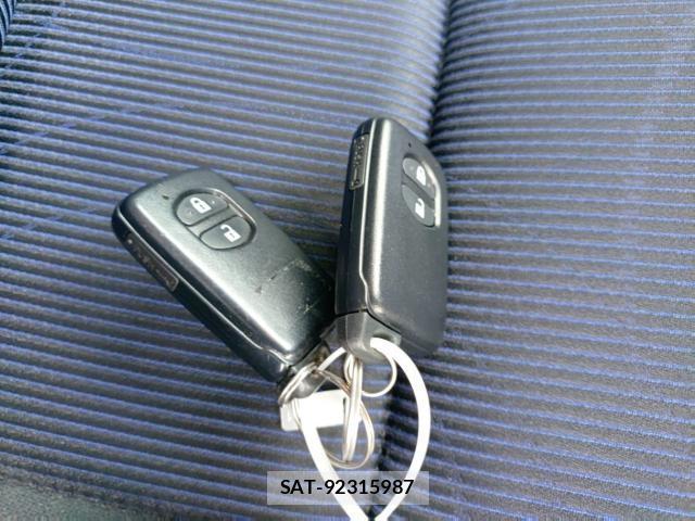 Toyota AQUA 2015-07 8328344-14