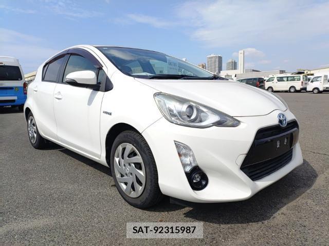 Toyota AQUA 2015-07 8328344-3
