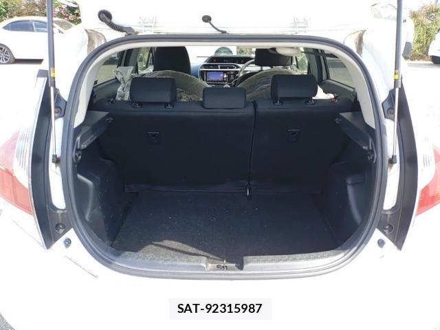 Toyota AQUA 2015-07 8328344-7