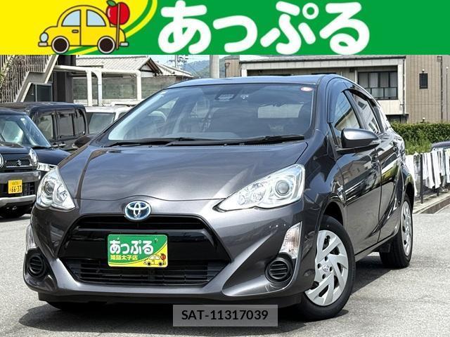Toyota AQUA 2015-11 8328376-0